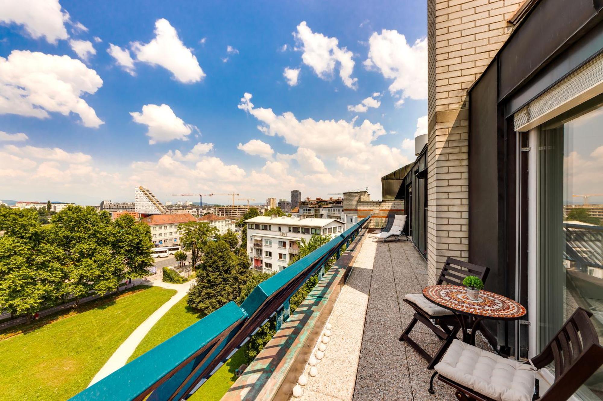 Luxe Penthouse With A Castle View Любляна Экстерьер фото
