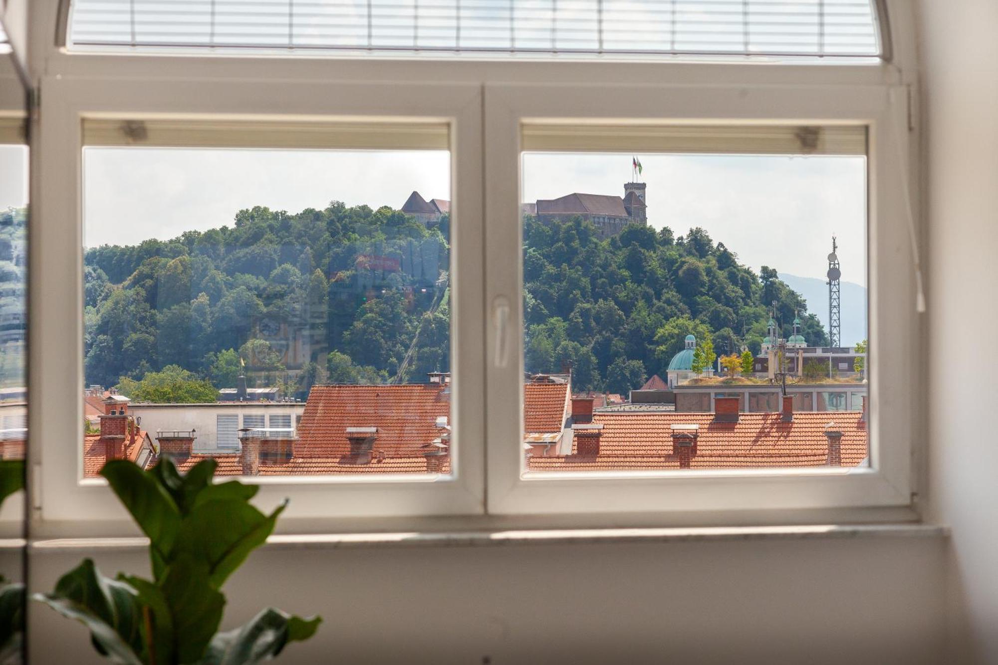 Luxe Penthouse With A Castle View Любляна Экстерьер фото
